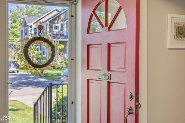 277 Ridgemont Road, Grosse Pointe Farms, MI 48236