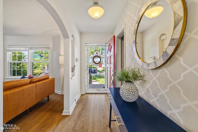277 Ridgemont Road, Grosse Pointe Farms, MI 48236