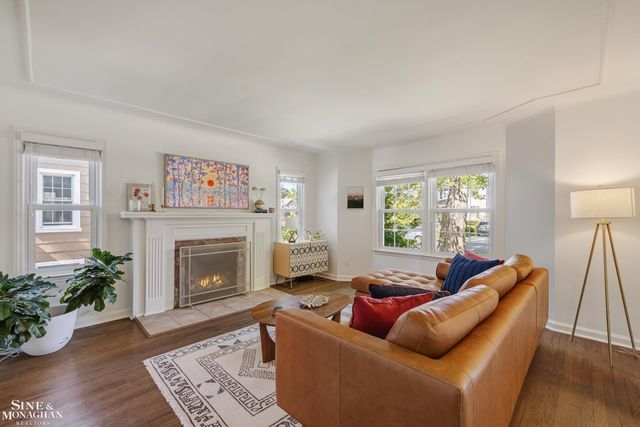 277 Ridgemont Road, Grosse Pointe Farms, MI 48236