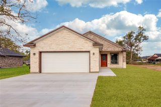 409 E Travis, Brazoria, TX 77422