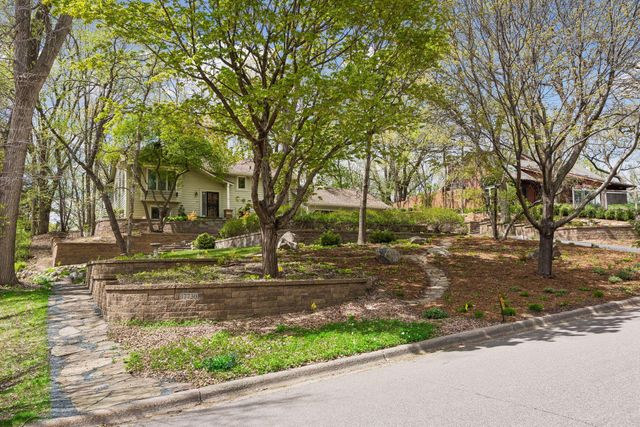 17730 Creek Ridge Pass, Minnetonka, MN 55345
