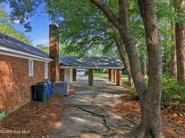 1205 W Highland Avenue, Kinston, NC 28501