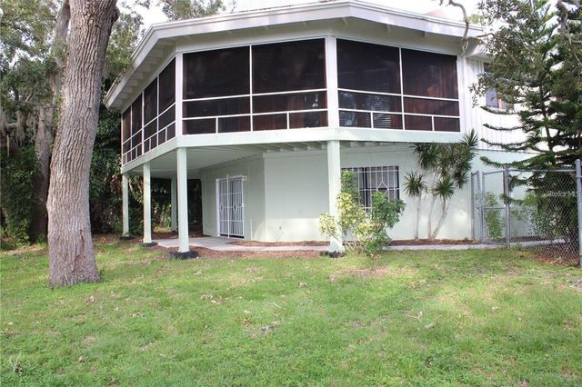 5828 OAKHURST DRIVE, Seminole, FL 33772