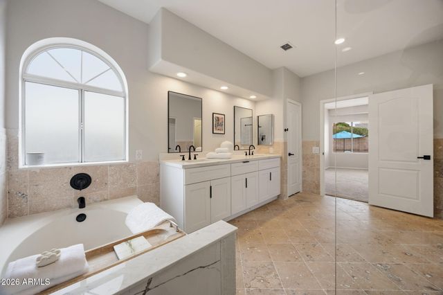 1050 E BAYLOR Lane, Chandler, AZ 85225