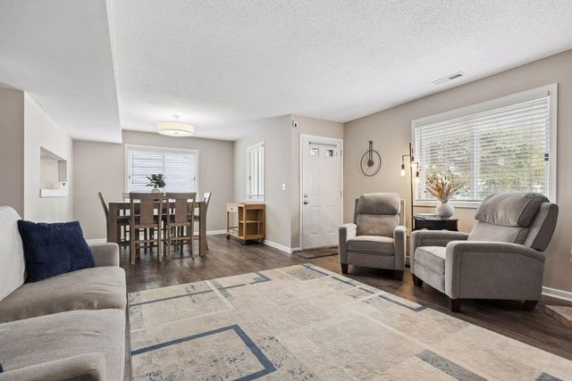 2543 Wimbledon Place, Woodbury, MN 55125