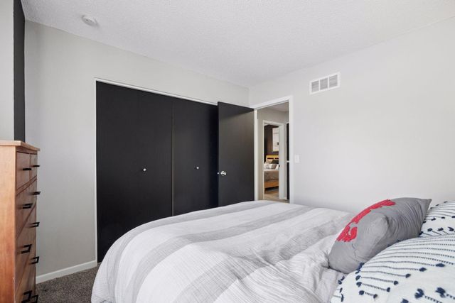 2543 Wimbledon Place, Woodbury, MN 55125