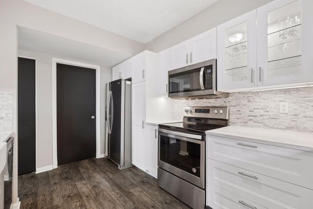 2543 Wimbledon Place, Woodbury, MN 55125