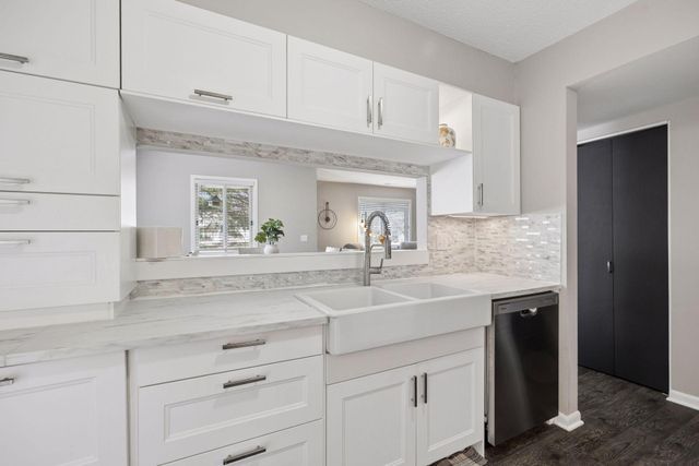 2543 Wimbledon Place, Woodbury, MN 55125