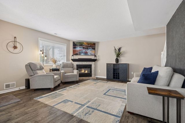 2543 Wimbledon Place, Woodbury, MN 55125