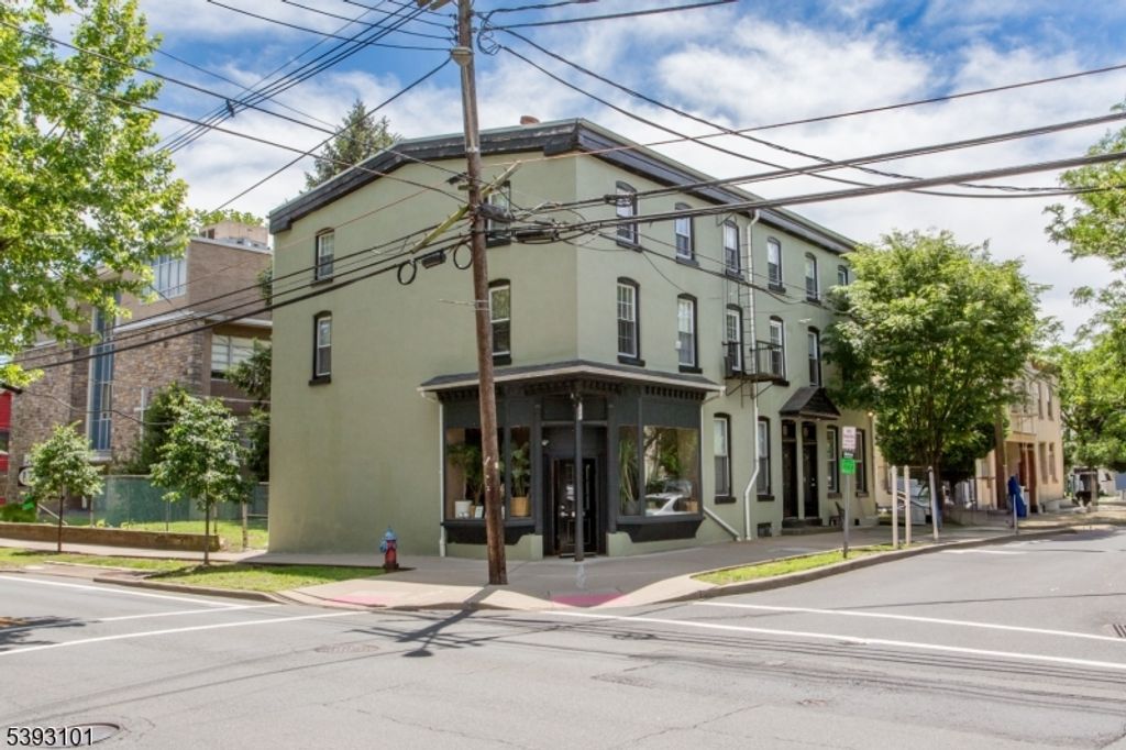 41 Church St, Lambertville City, NJ 08530