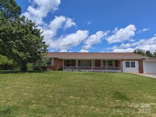 154 Lowell Street, Waynesville, NC 28786