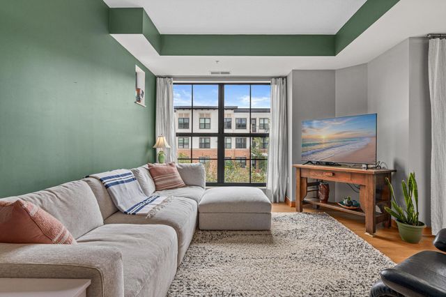 2565 Franklin Avenue 307, Saint Paul, MN 55114