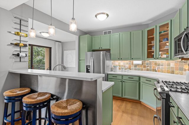 2565 Franklin Avenue 307, Saint Paul, MN 55114