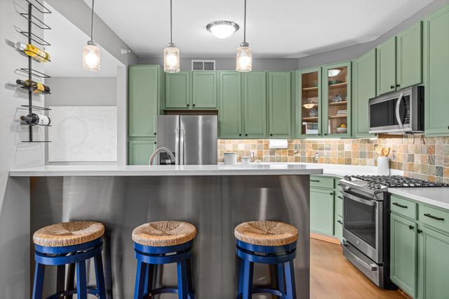 2565 Franklin Avenue 307, Saint Paul, MN 55114
