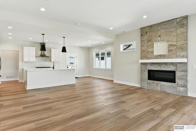 17502 Dupont Plaza Circle, Omaha, NE 68130