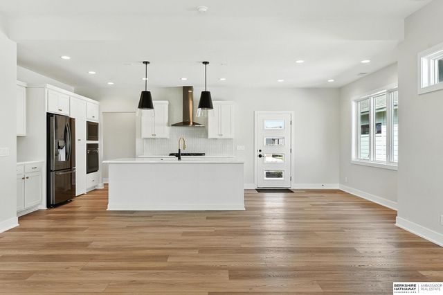 17502 Dupont Plaza Circle, Omaha, NE 68130