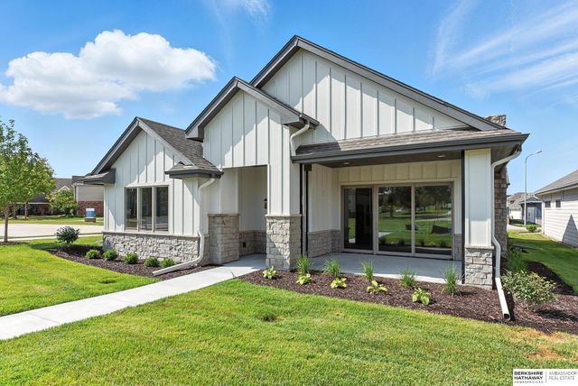 17502 Dupont Plaza Circle, Omaha, NE 68130