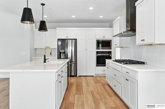 17502 Dupont Plaza Circle, Omaha, NE 68130