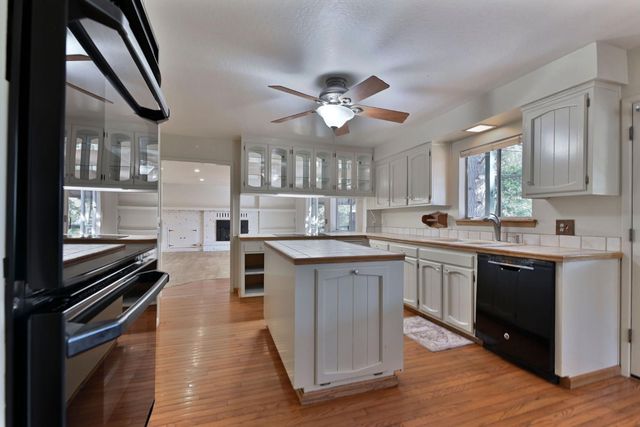 2637 Ruth Ln, Arnold, CA 95223