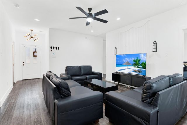 4811 Huey Street, Dallas, TX 75210