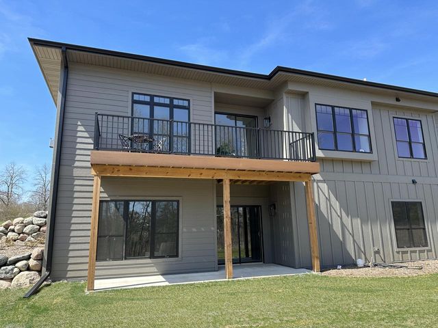 W389N7112 Pennsylvania STREET, Oconomowoc, WI 53066