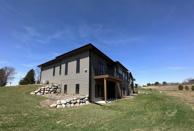 W389N7112 Pennsylvania STREET, Oconomowoc, WI 53066