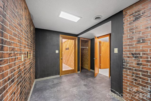 234 Justice Ridge Road, Candler, NC 28715