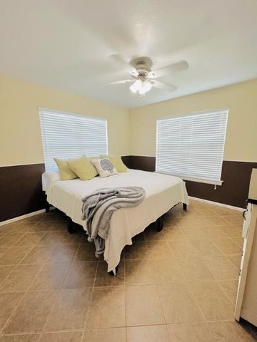 1230 Red Bird Dr, Rockport, TX 78382