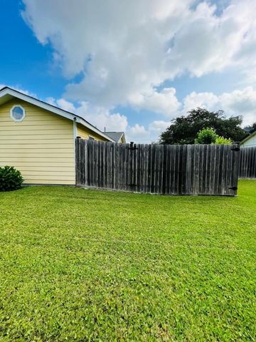 1230 Red Bird Dr, Rockport, TX 78382