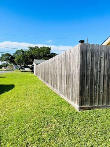 1230 Red Bird Dr, Rockport, TX 78382