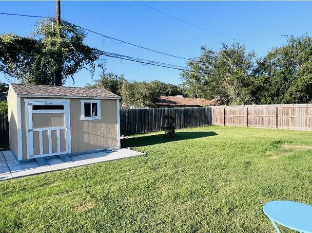 1230 Red Bird Dr, Rockport, TX 78382