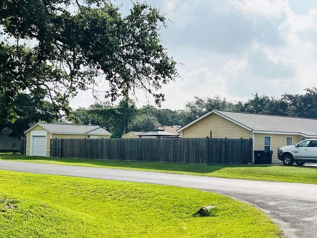 1230 Red Bird Dr, Rockport, TX 78382