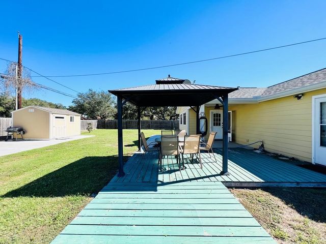 1230 Red Bird Dr, Rockport, TX 78382