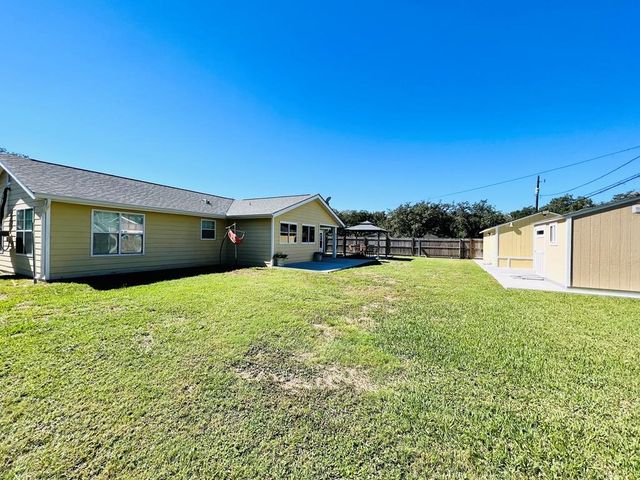 1230 Red Bird Dr, Rockport, TX 78382