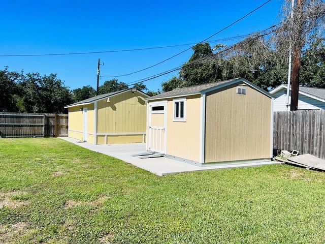 1230 Red Bird Dr, Rockport, TX 78382
