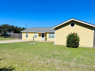 1230 Red Bird Dr, Rockport, TX 78382
