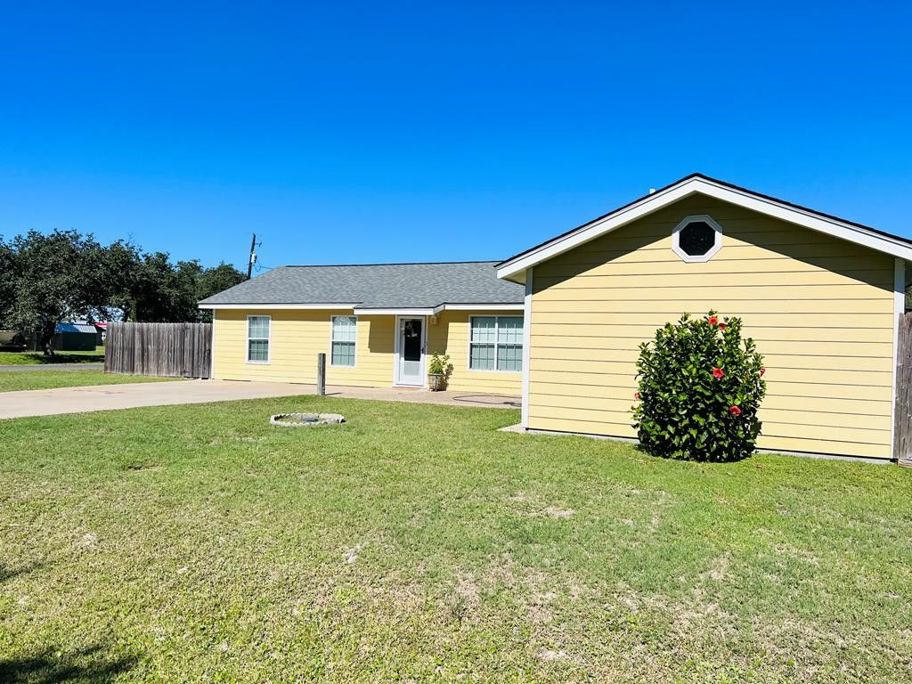 1230 Red Bird Dr, Rockport, TX 78382