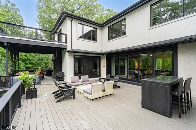 25 Oakwood Dr, New Providence Boro, NJ 07974