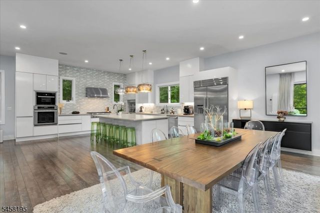 25 Oakwood Dr, New Providence Boro, NJ 07974