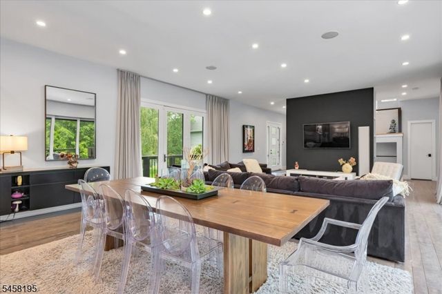 25 Oakwood Dr, New Providence Boro, NJ 07974