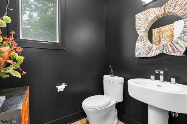 25 Oakwood Dr, New Providence Boro, NJ 07974