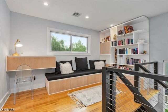 25 Oakwood Dr, New Providence Boro, NJ 07974