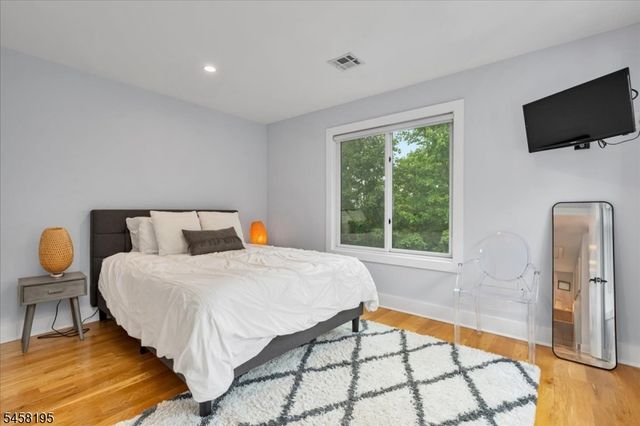 25 Oakwood Dr, New Providence Boro, NJ 07974