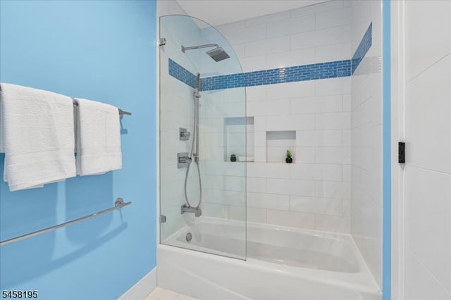 25 Oakwood Dr, New Providence Boro, NJ 07974