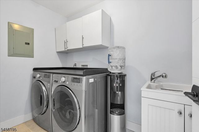 25 Oakwood Dr, New Providence Boro, NJ 07974