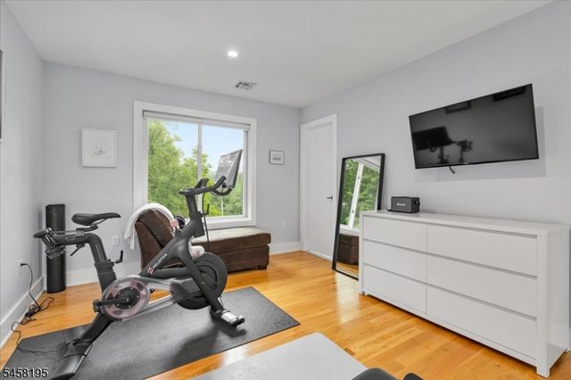 25 Oakwood Dr, New Providence Boro, NJ 07974