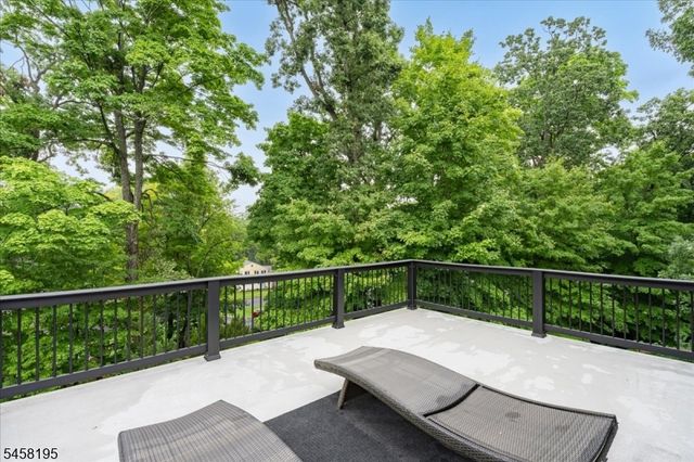25 Oakwood Dr, New Providence Boro, NJ 07974