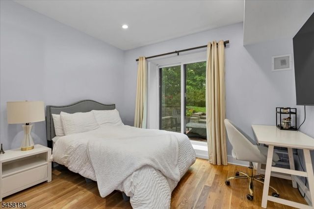 25 Oakwood Dr, New Providence Boro, NJ 07974