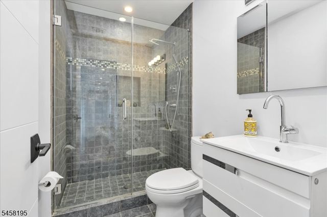 25 Oakwood Dr, New Providence Boro, NJ 07974