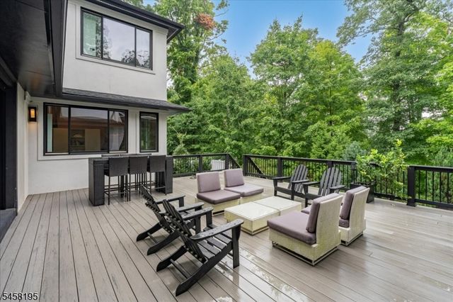 25 Oakwood Dr, New Providence Boro, NJ 07974